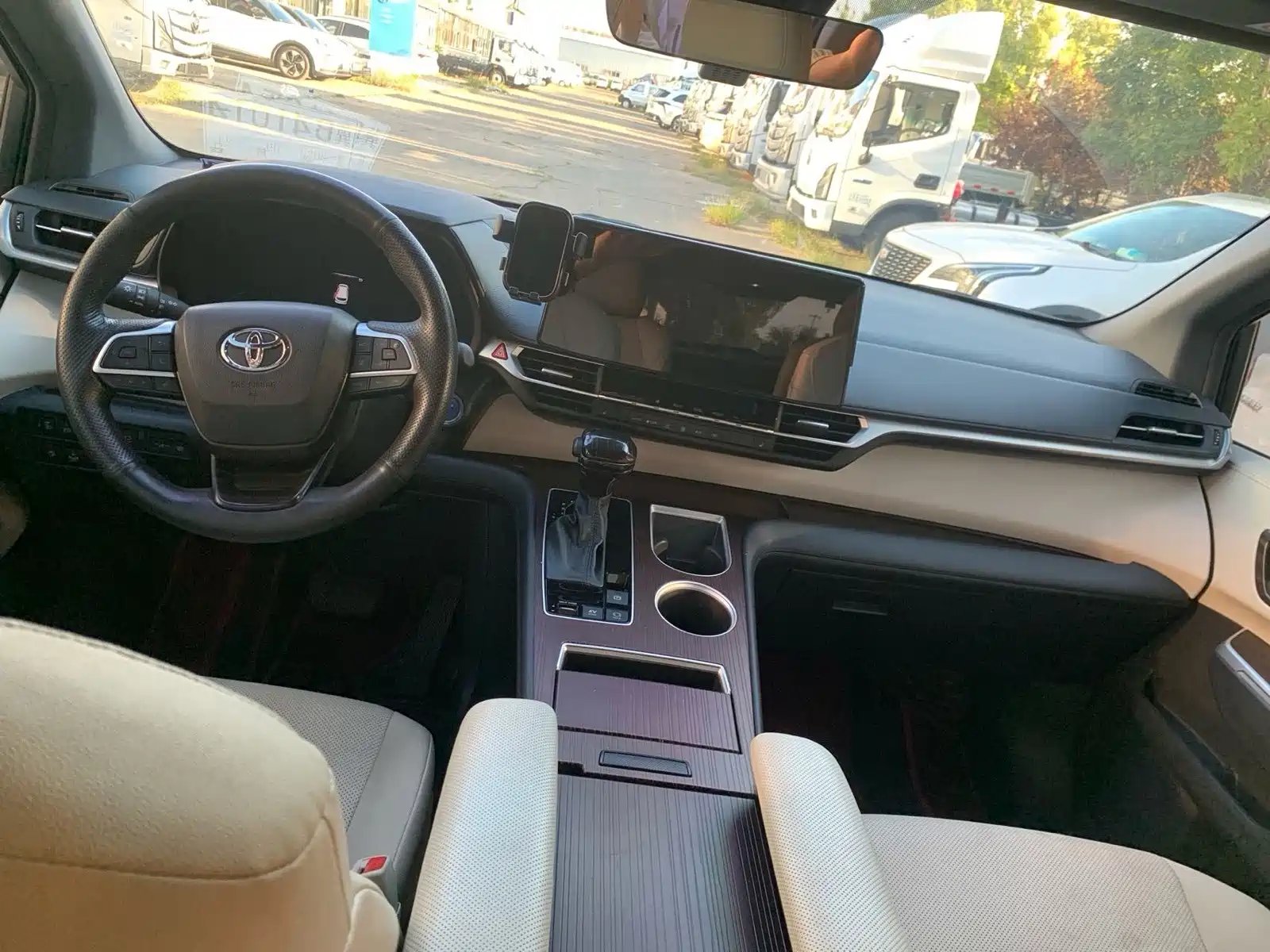 Фото 8 - Toyota Granvia