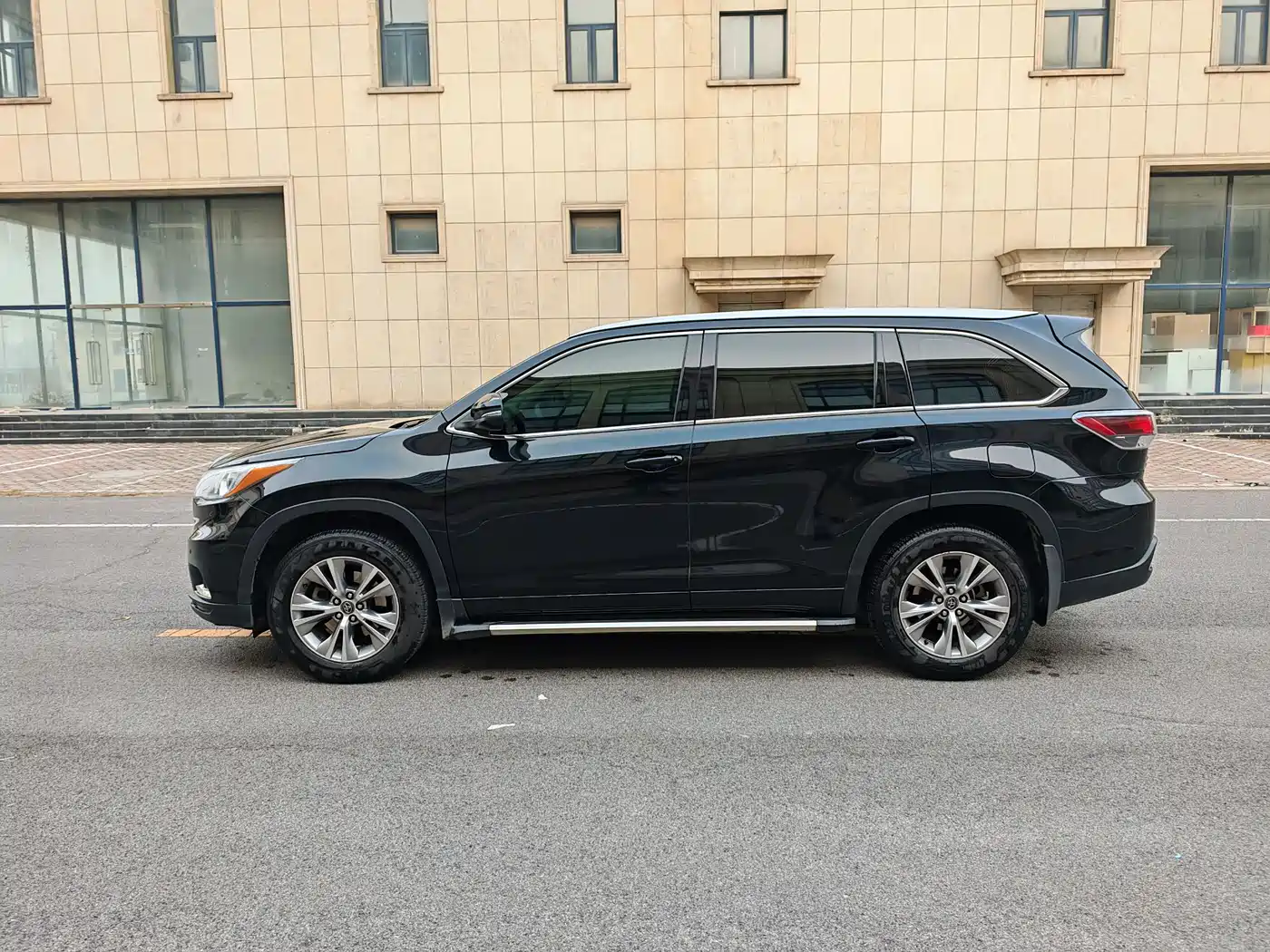TOYOTA HIGHLANDER