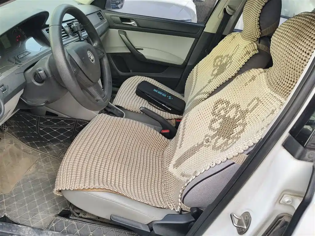 Škoda Rapid 2016 1.6L Automatic Pioneer Edition фото 8
