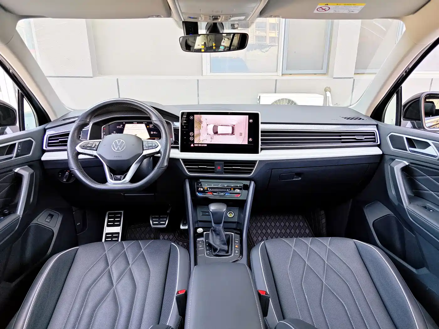 Volkswagen Tiguan L 2024 330TSI Automatic 2WD R-Line Premium Enjoyment Edition фото 9