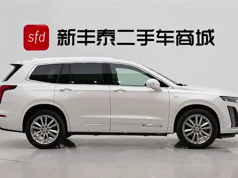 CADILLAC XT6