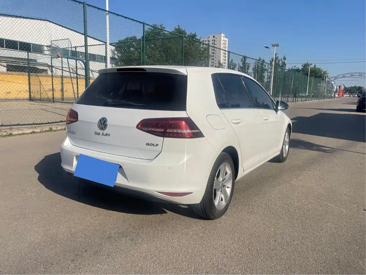 Volkswagen Golf 2016 1.6L Automatic Comfort фото 14