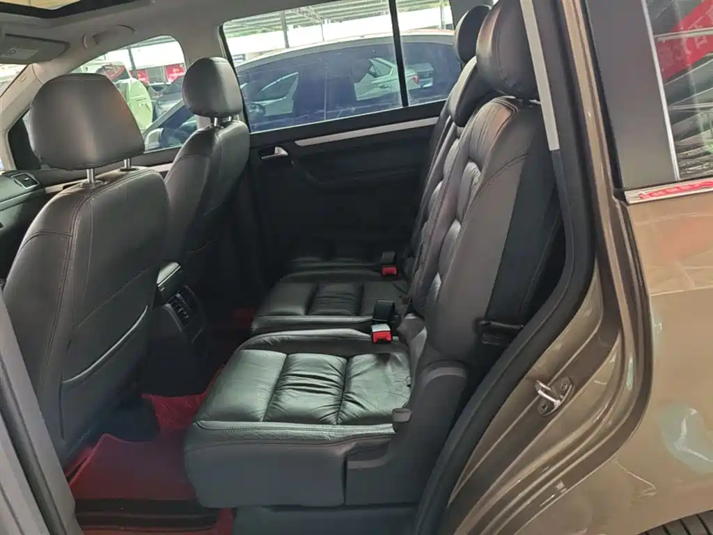 Volkswagen Touran 2015 1.4T DSG Comfort Edition 5-seater фото 17