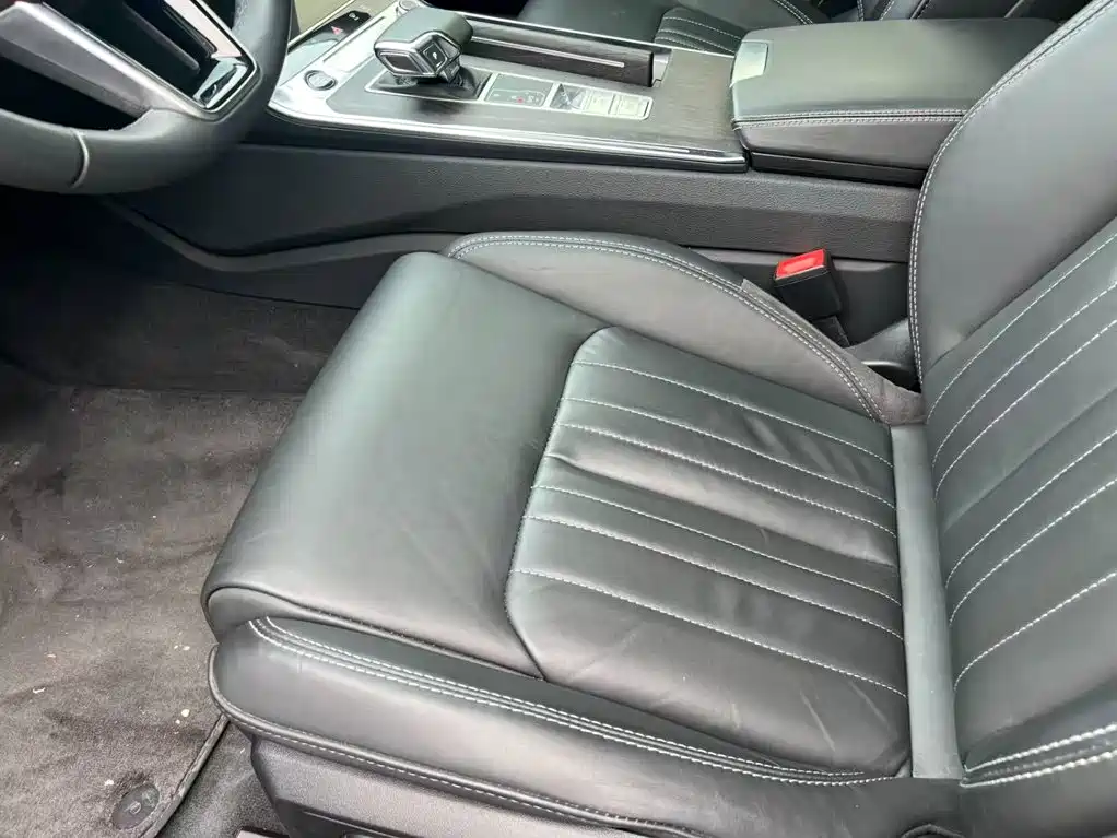 Фото 8 - Audi A6L