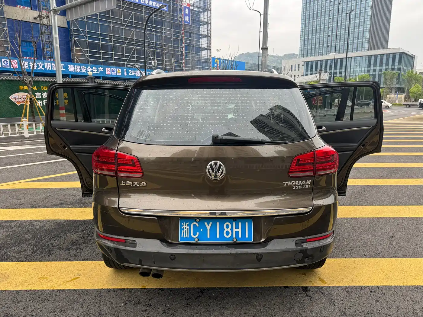 VOLKSWAGEN TIGUAN