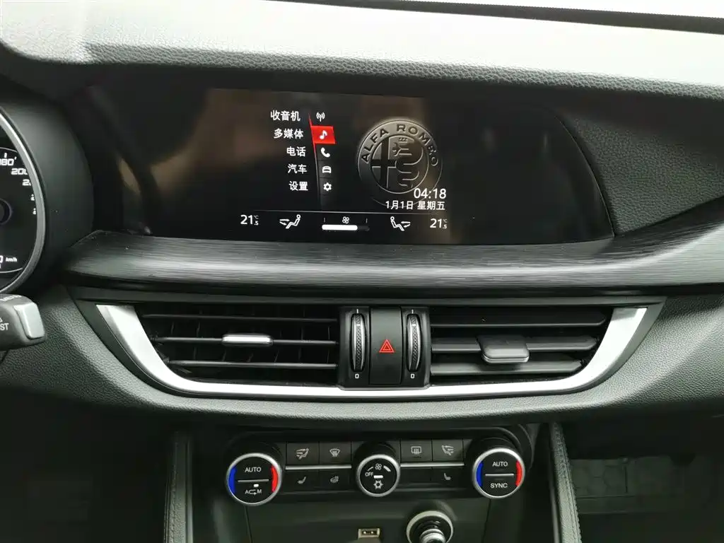 Alfa Romeo Stelvio 2017 2.0T 200HP Elite фото 12