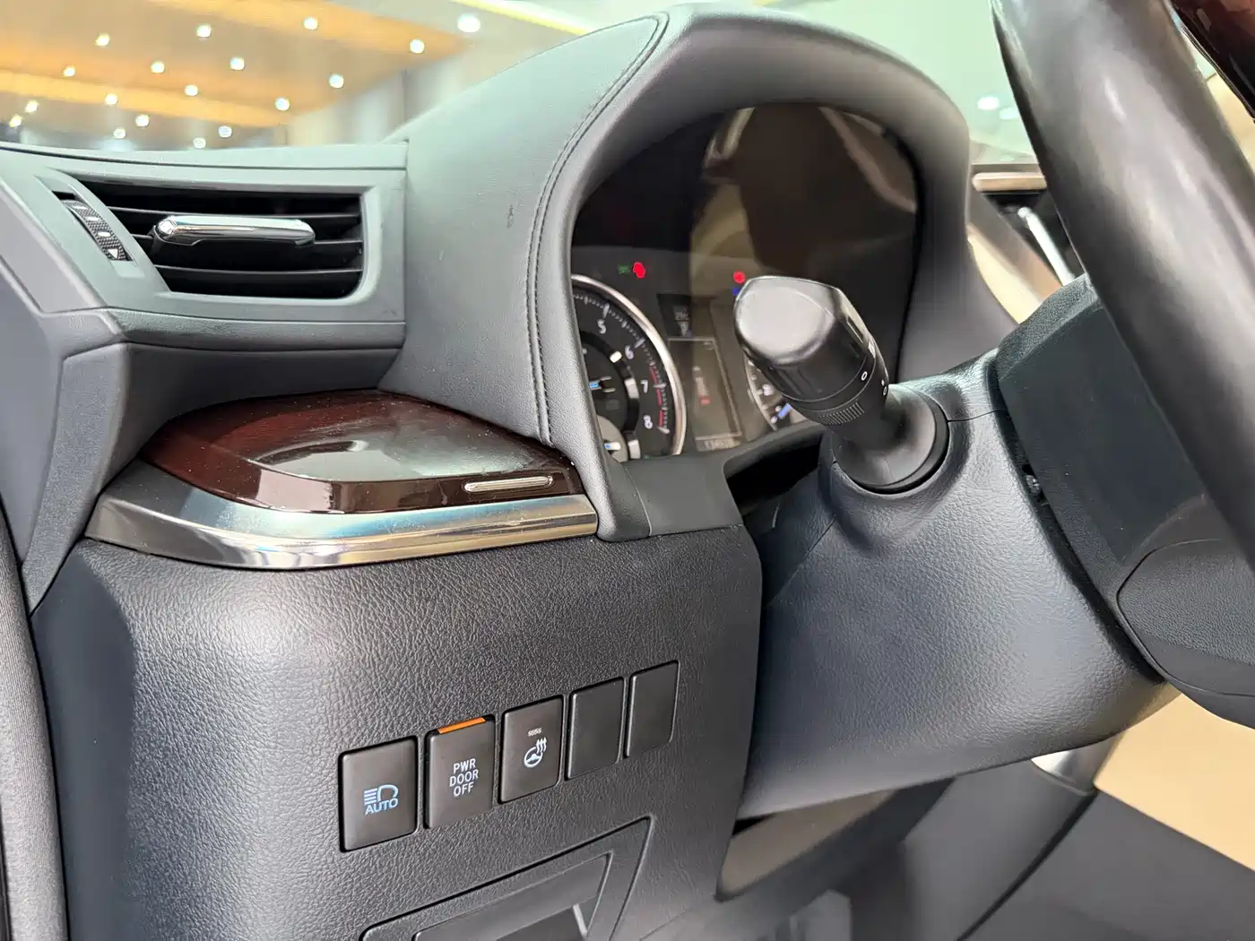 Toyota Alphard 2018 3.5L Luxury фото 5