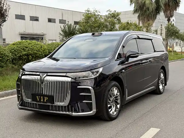Voyah Dreamer PHEV, Полный привод, Флагман