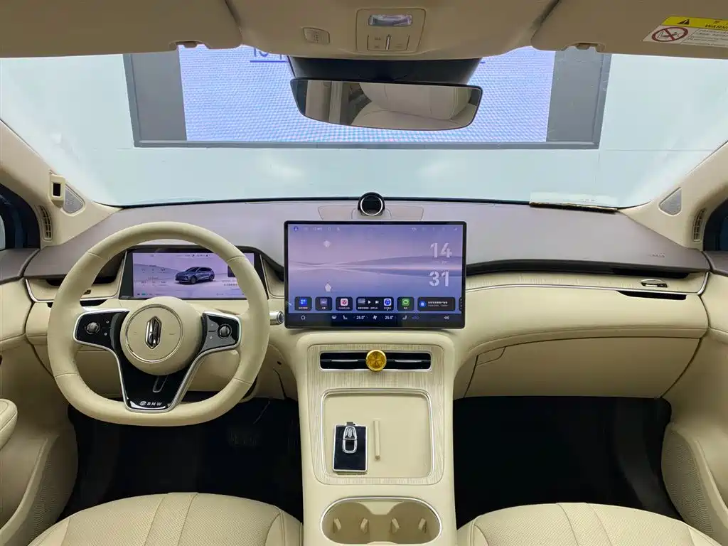 صورة 10 - Shangjie SUV
