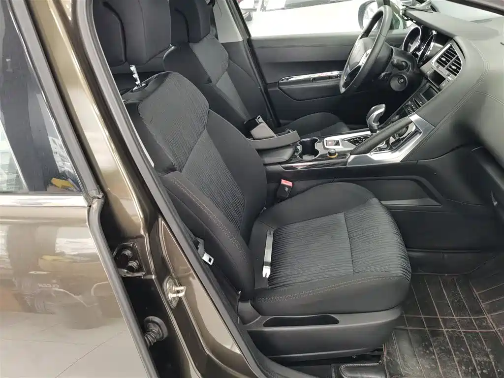 Peugeot 3008 2013 2.0L Automatic Classic Edition фото 20