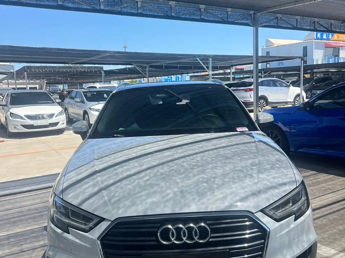 Audi A3 2018 30th Anniversary Sportback 35 TFSI Sport фото 2