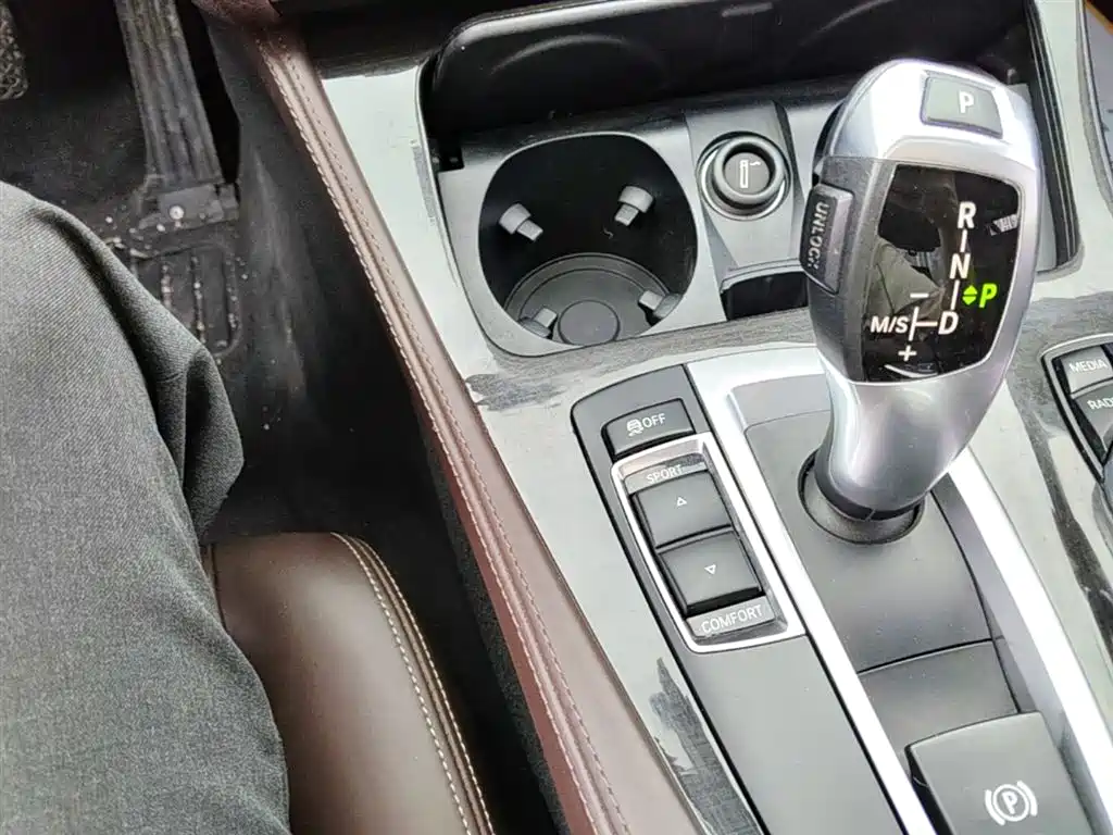 BMW 5 Series 2017 525Li Luxury Design Package фото 14