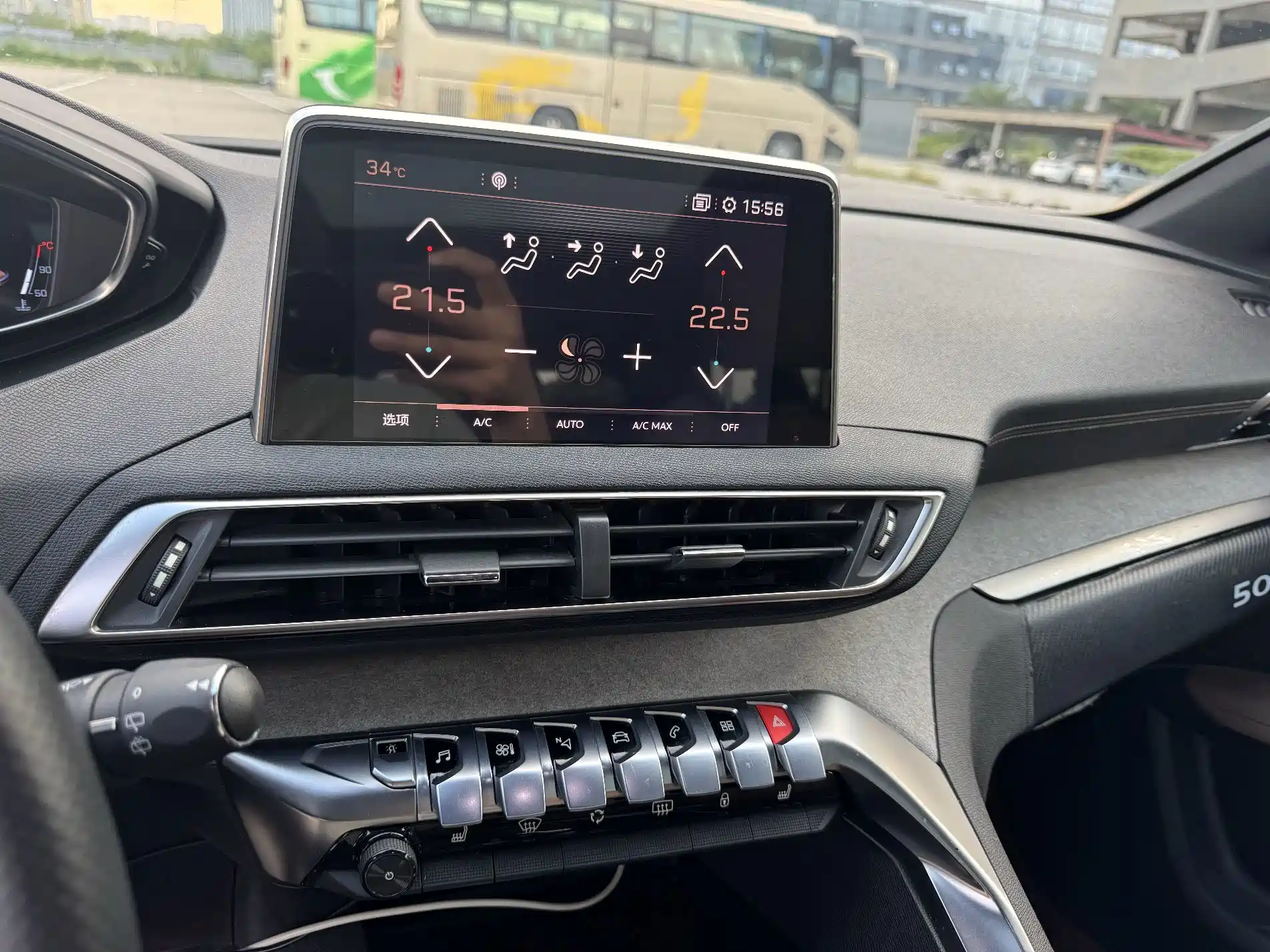 Photo 13 - Peugeot 5008