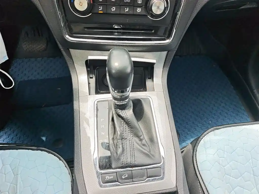 Фото 7 - Roewe RX5