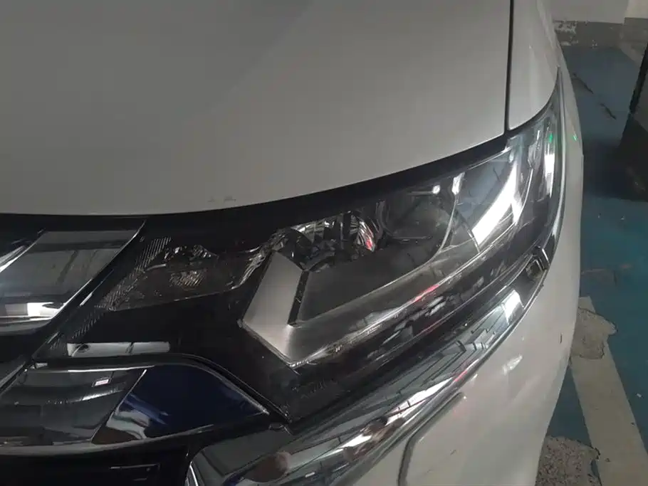 Mitsubishi Outlander 2016 2.4L 4WD Luxury Edition 7-seater фото 5