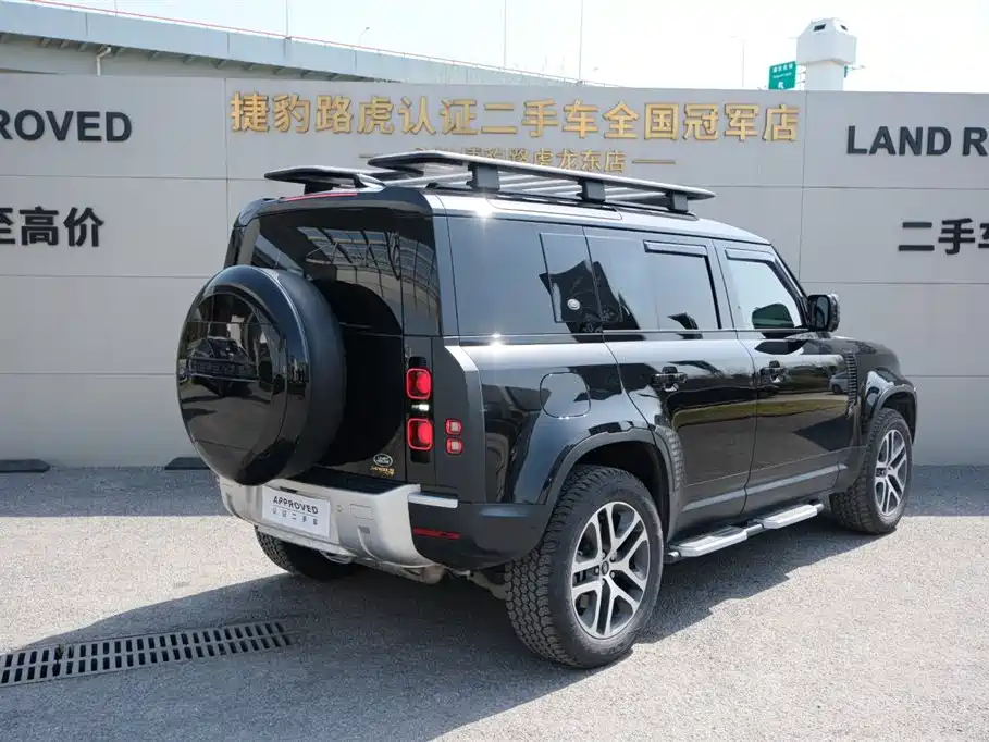 Photo 6 - Land Rover Defender