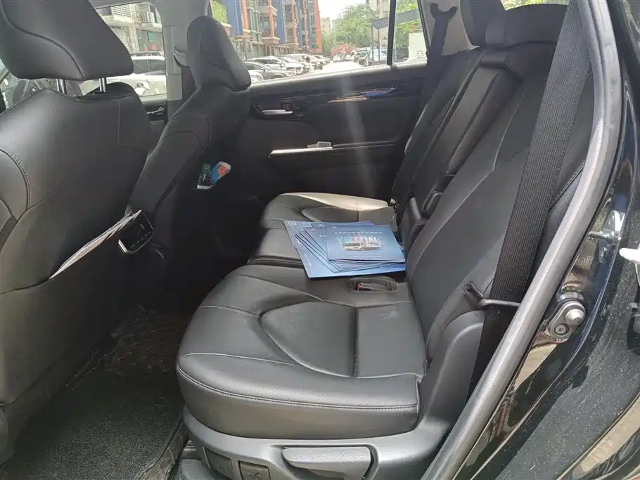 Toyota Highlander 2022 Model Dual Engine 2.5L 4WD Premium Edition 7-Seater фото 11