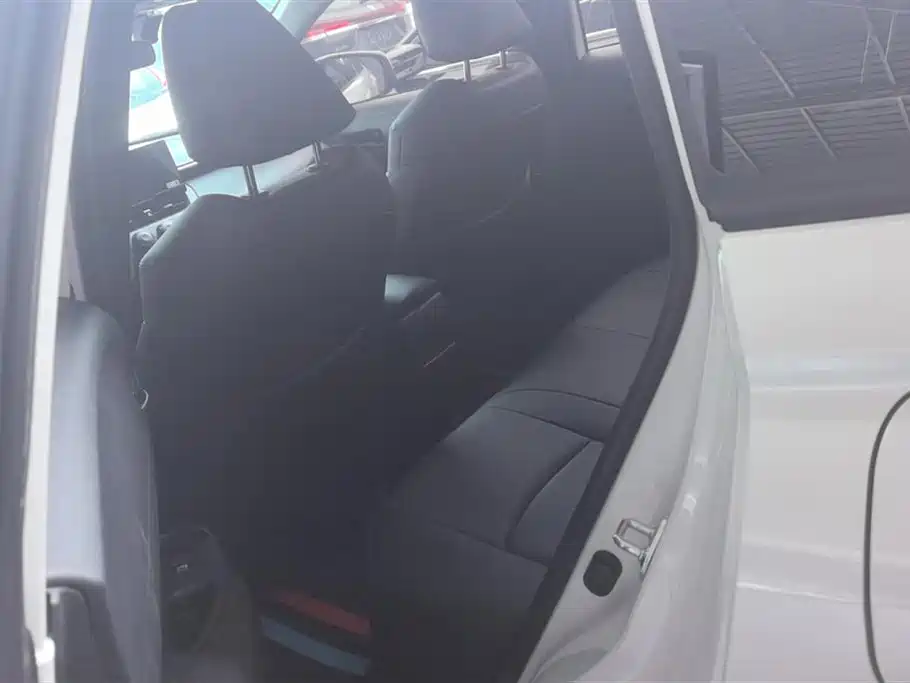 Toyota Corolla Cross 2024 Model 2.0L Pioneer Edition фото 11