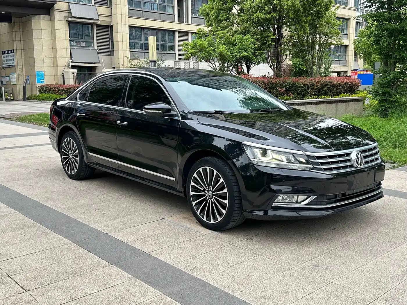 Volkswagen Passat 2016 380TSI DSG Premium Edition фото 3