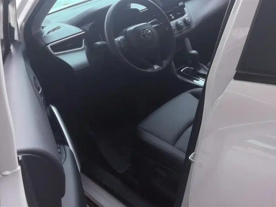 Toyota Corolla Cross 2024 Model 2.0L Pioneer Edition фото 9