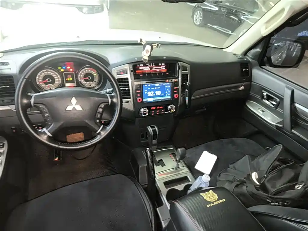 Mitsubishi Pajero (Import) 2016 3.0L Automatic Standard (China IV) фото 13