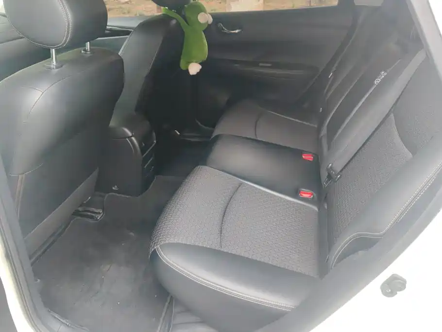 Photo 11 - Nissan Tiida