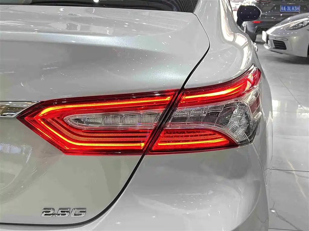 Toyota Camry 2021 2.5G Luxury Edition фото 8