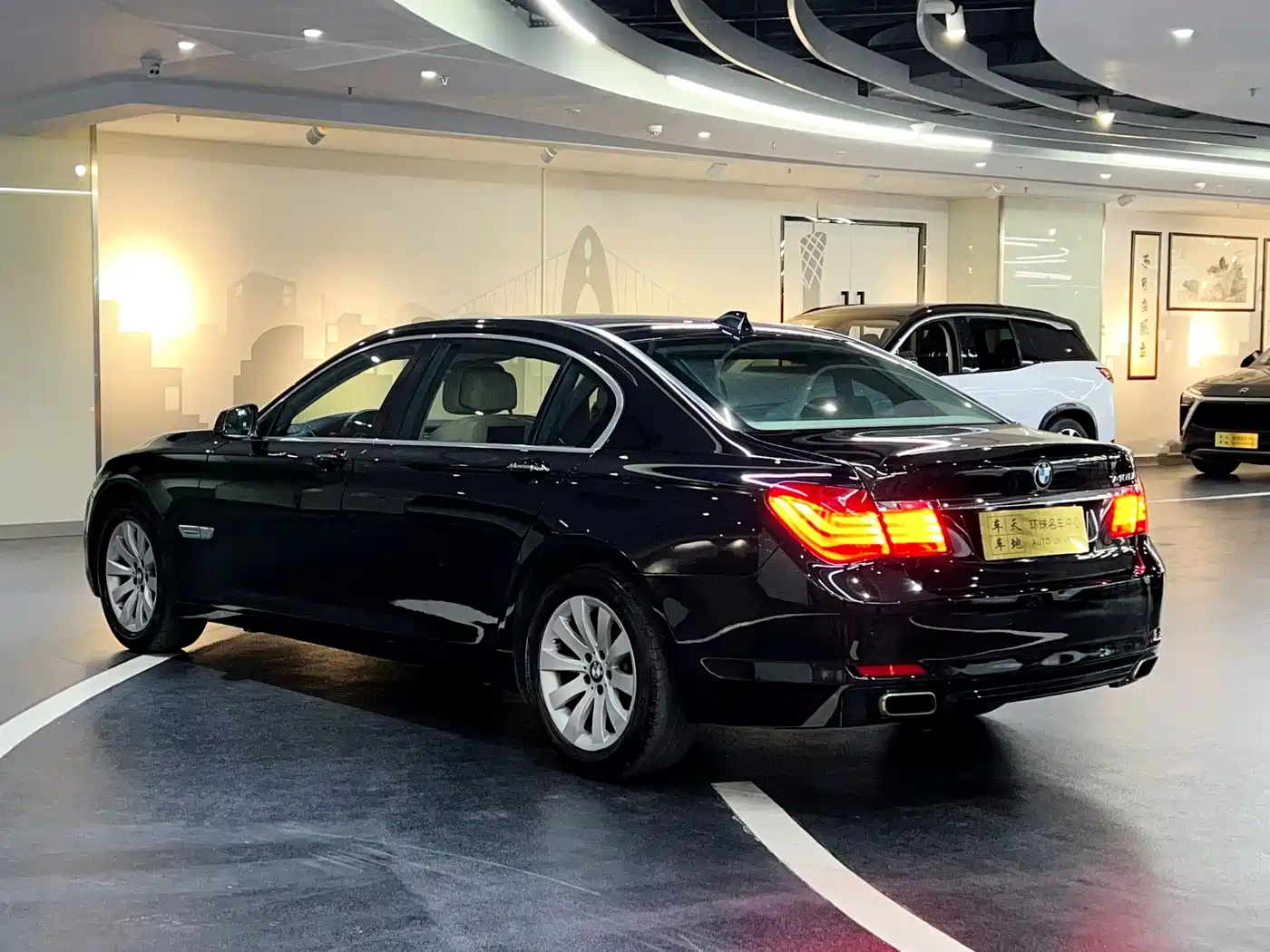 BMW 7 Series 2009 Model 740Li Leading Edition фото 6
