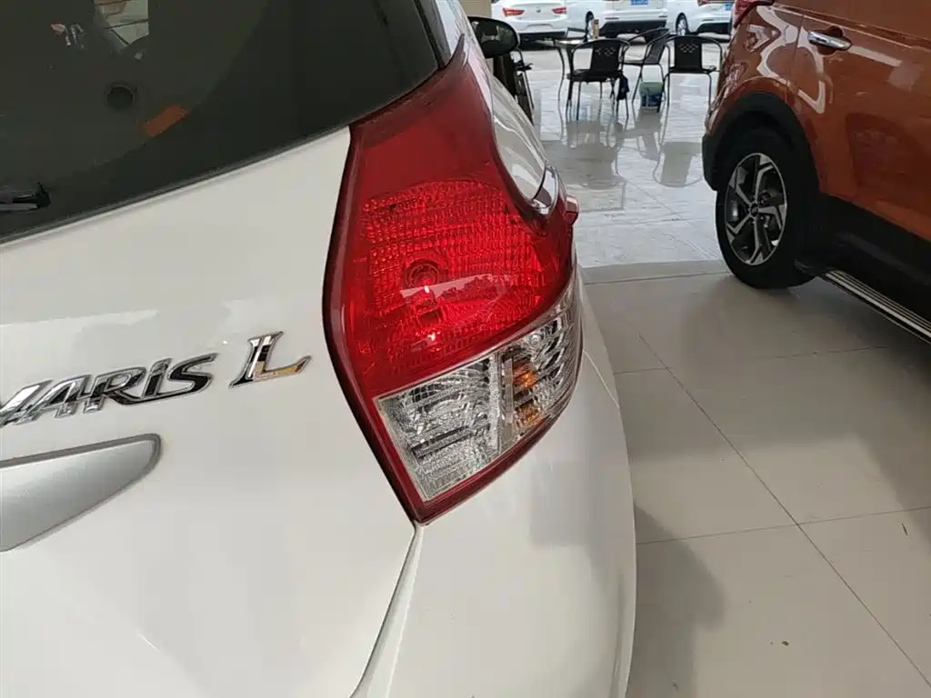 Toyota YARiS L Zhi Xuan 2015 1.5E Auto Charming Edition фото 8