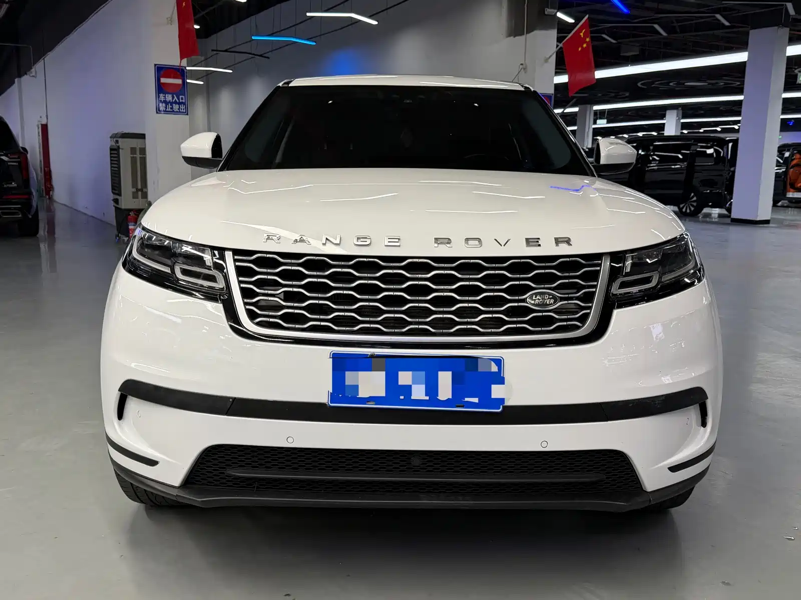 Фото 2 - Land Rover Range Rover Velar