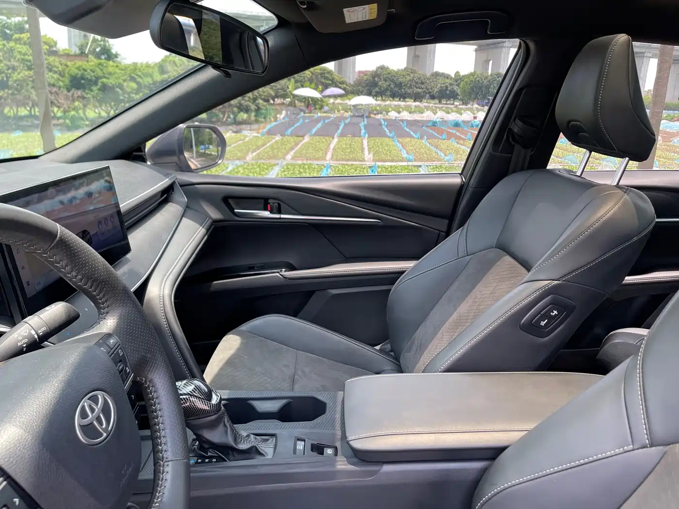Toyota Camry 2025 Hybrid 2.0HXS Glory Edition фото 19