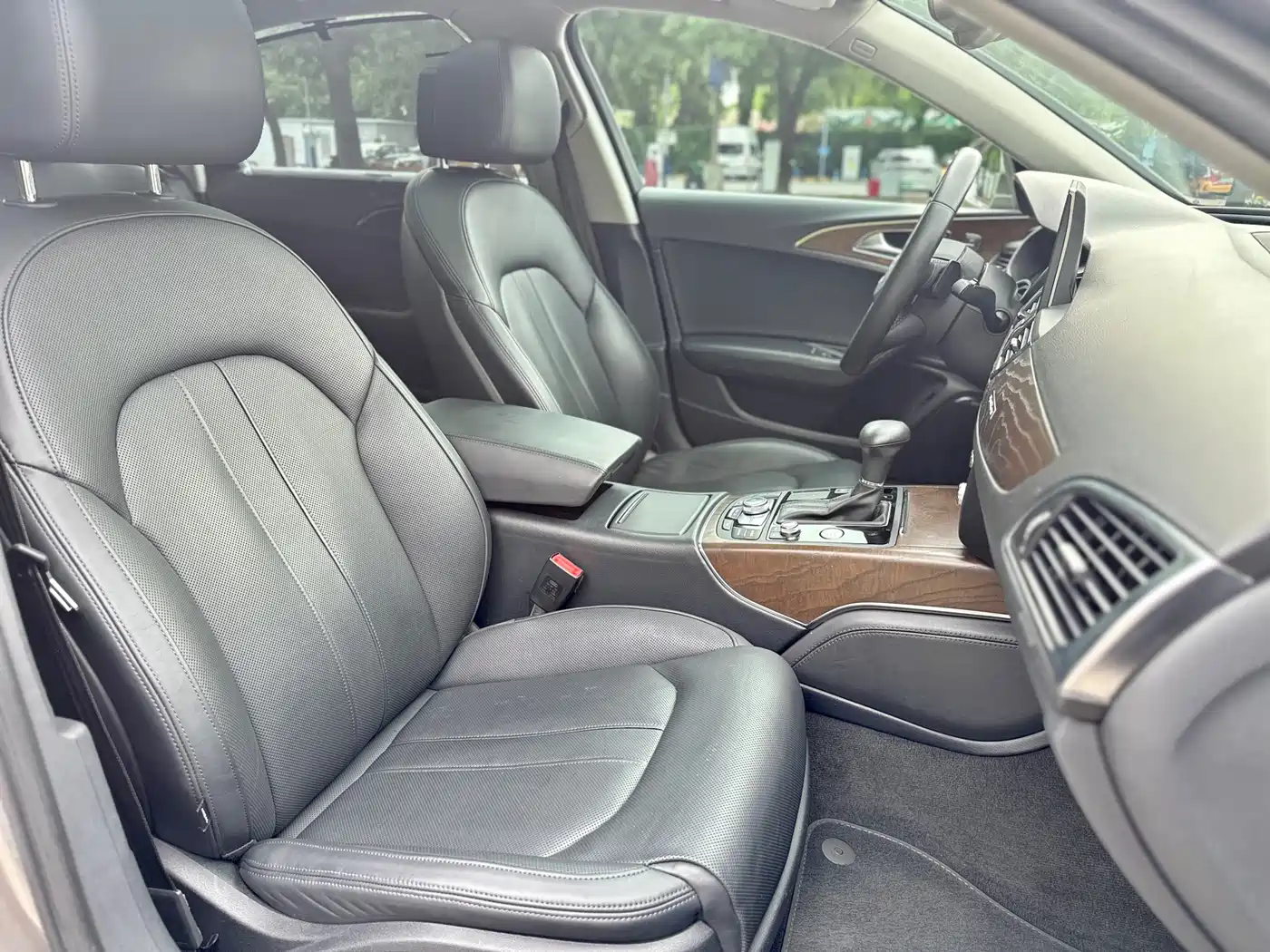 Photo 51 - Audi A6L