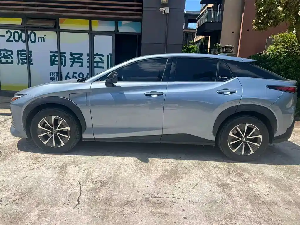Lexus RZ 2023 450e 4WD Deluxe фото 5