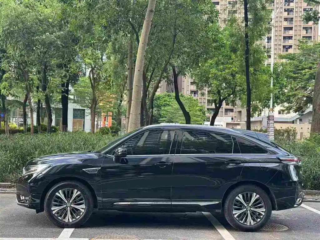 Photo 2 - Honda UR-V