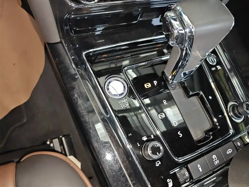 Volkswagen Phaeton 2015 Model 3.0L Exclusive Edition фото 17