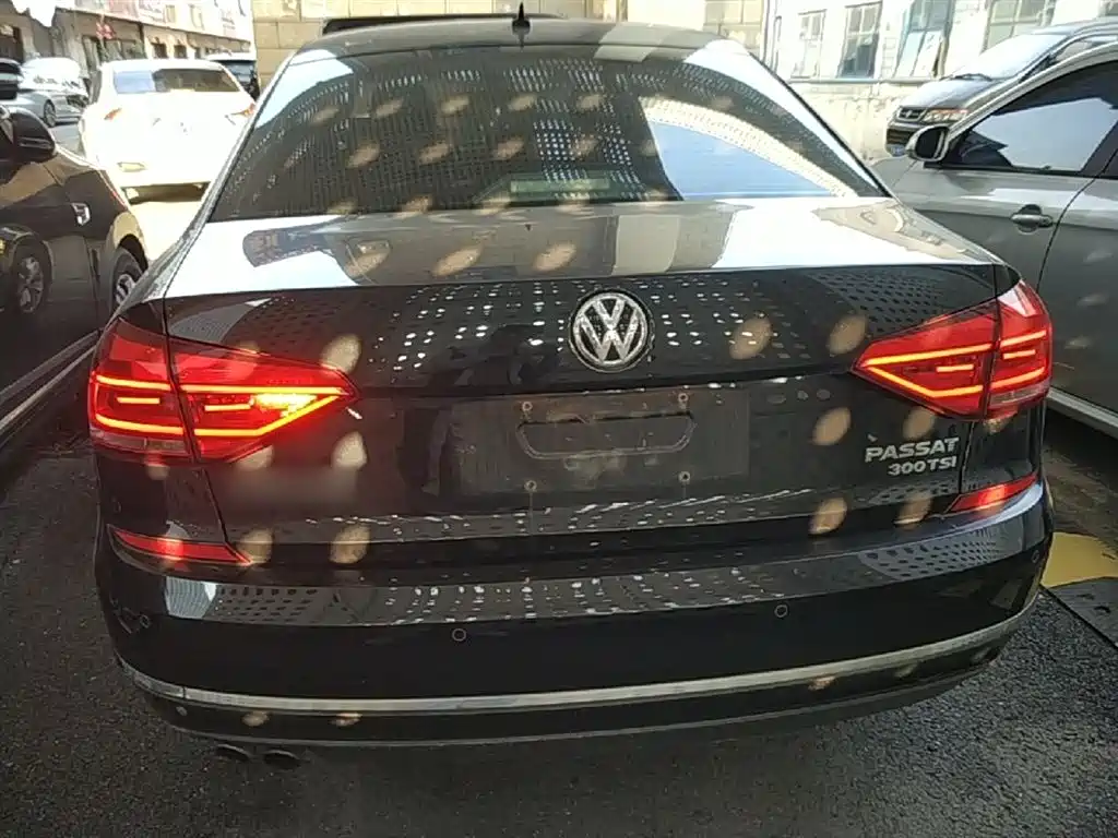 Volkswagen Passat 2015 1.8TSI DSG Elegance Edition фото 6