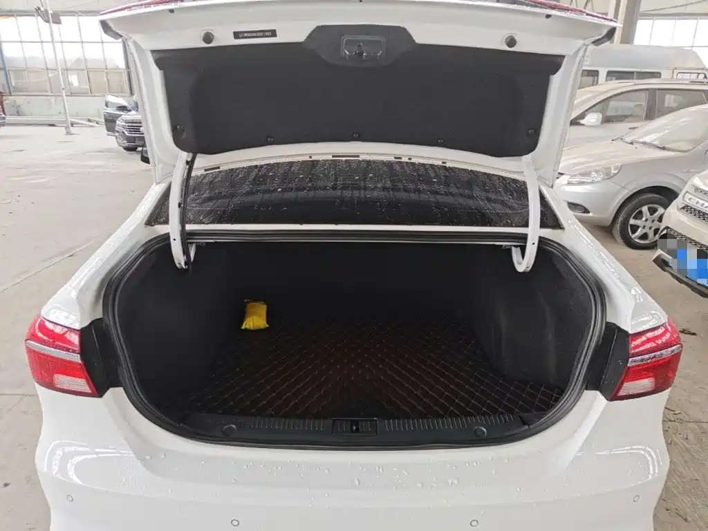 Roewe i6 2018 2018 20T Automatic Flagship Edition