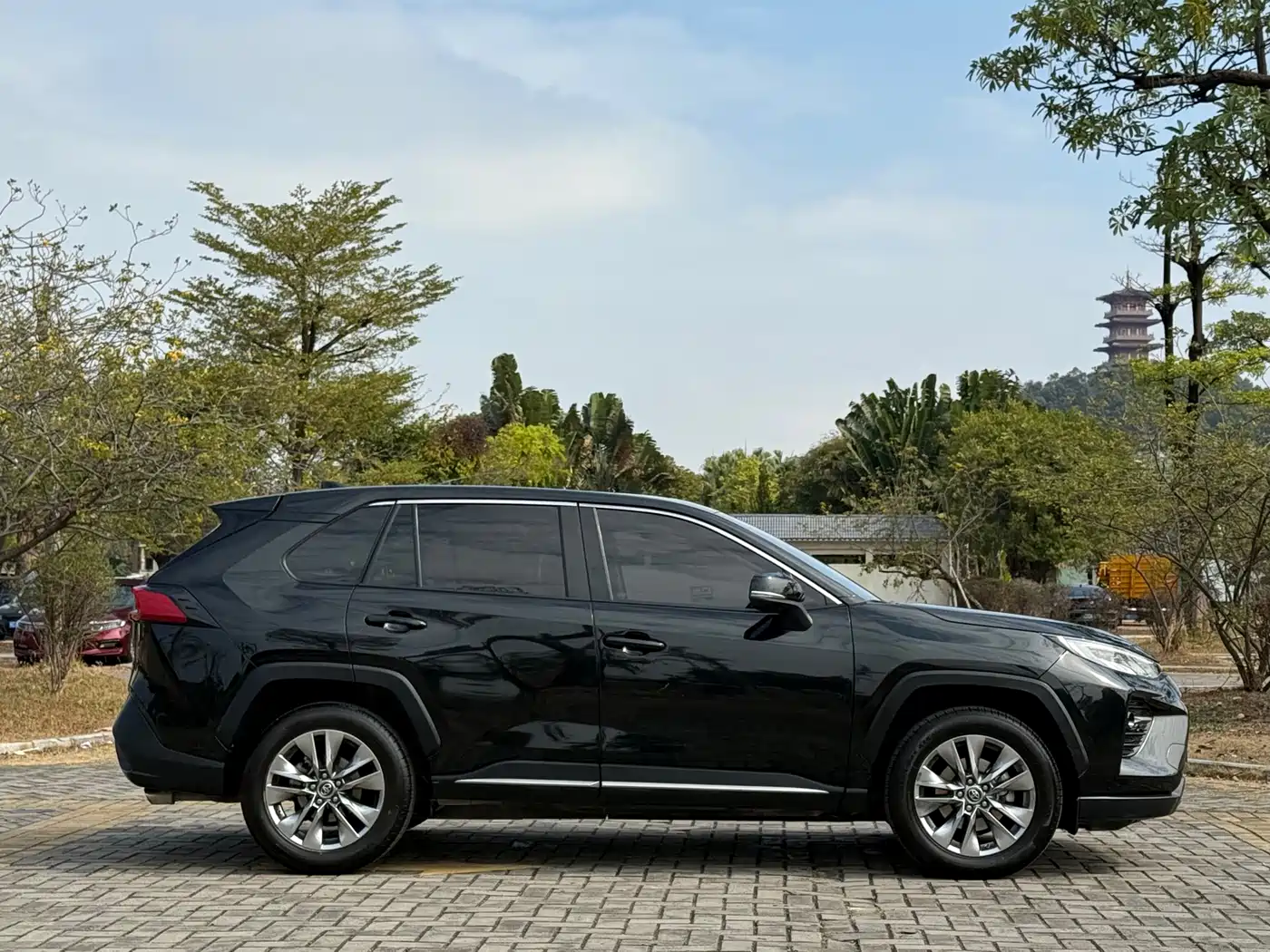 Toyota Wildlander 2022 2.0L CVT FWD Luxury PLUS Edition фото 18