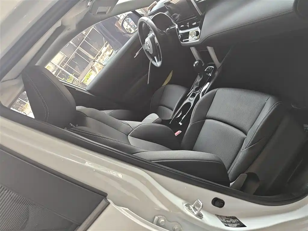 Toyota Frontlander 2022 2.0L CVT Luxury PLUS Edition фото 20