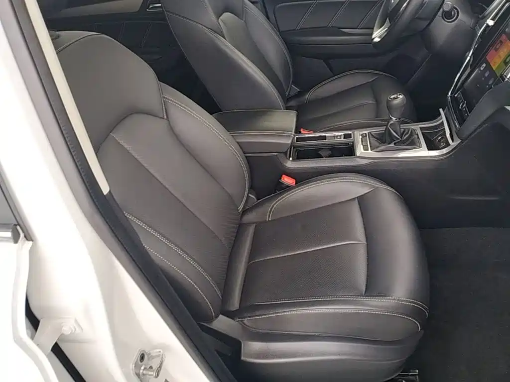 Фото 25 - Roewe RX5
