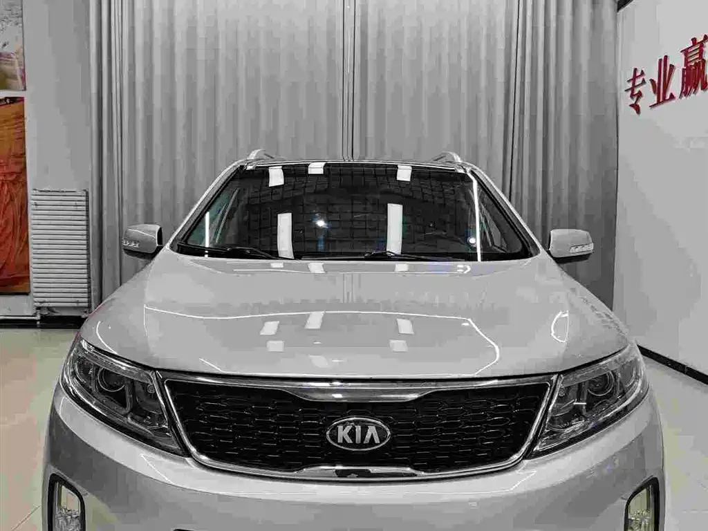 Photo 2 - Kia Sorento