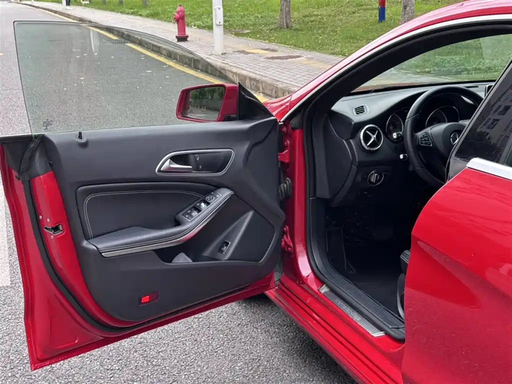 Mercedes-Benz CLA (Import) 2016 Facelift CLA 200 Sport фото 13