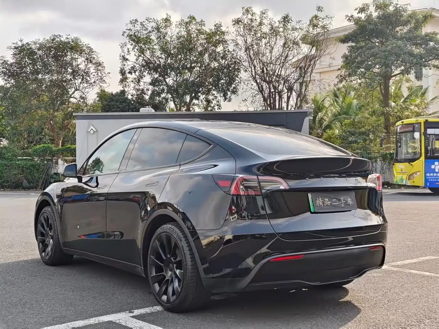 TESLA MODEL Y