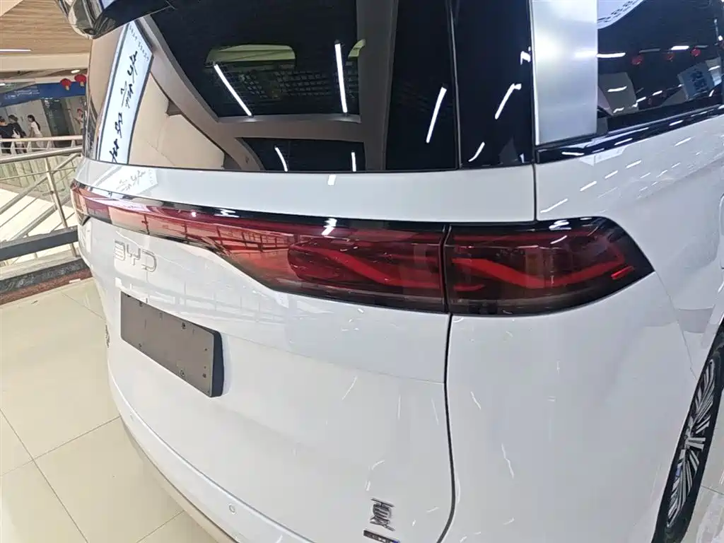 BYD Xia 2025 DM-i 1.5T 180km Surpass Edition фото 8
