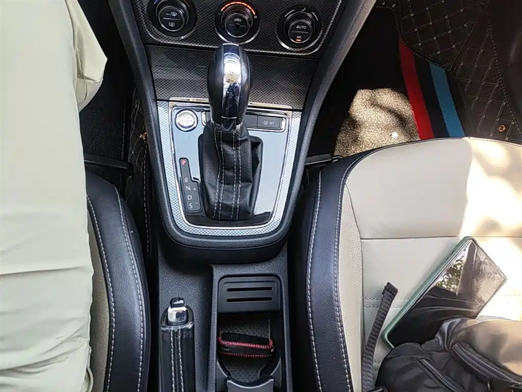 Volkswagen Gran Lavida 2014 1.6L Auto фото 14