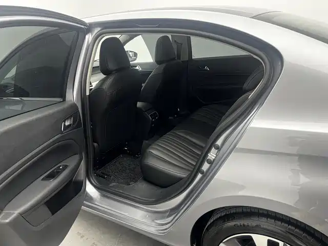 Peugeot 408 2022 1.6T Light Chaser Edition фото 16