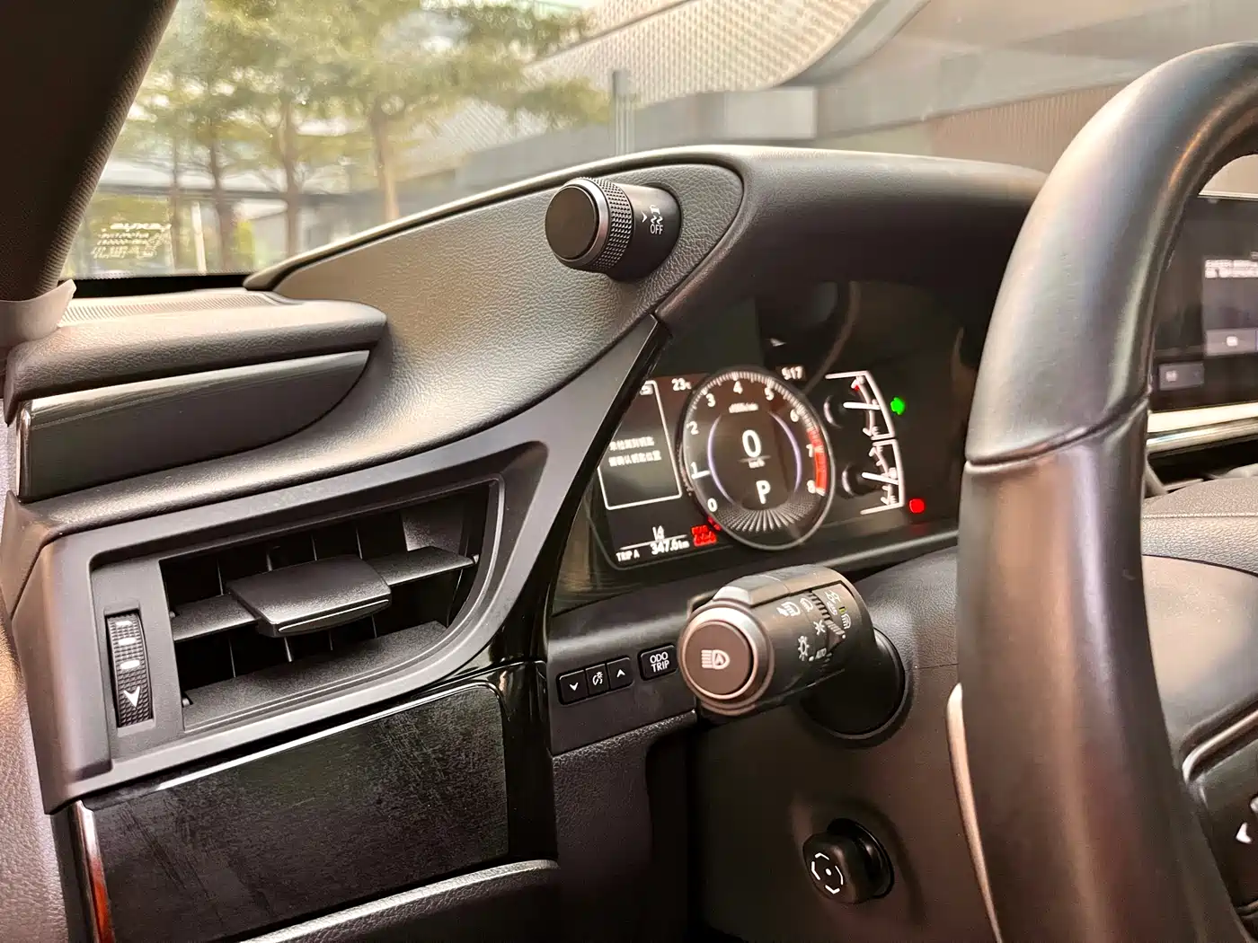 Lexus ES 2023 200 Excellence Edition фото 9