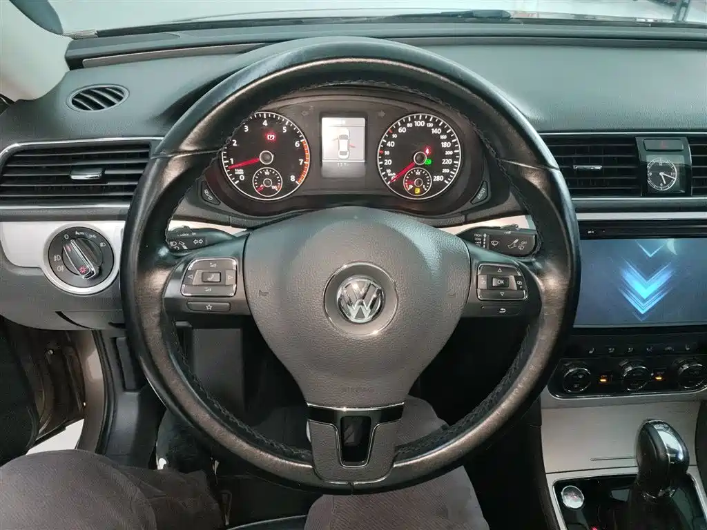 Volkswagen Passat 2014 1.8TSI DSG Executive Edition фото 11
