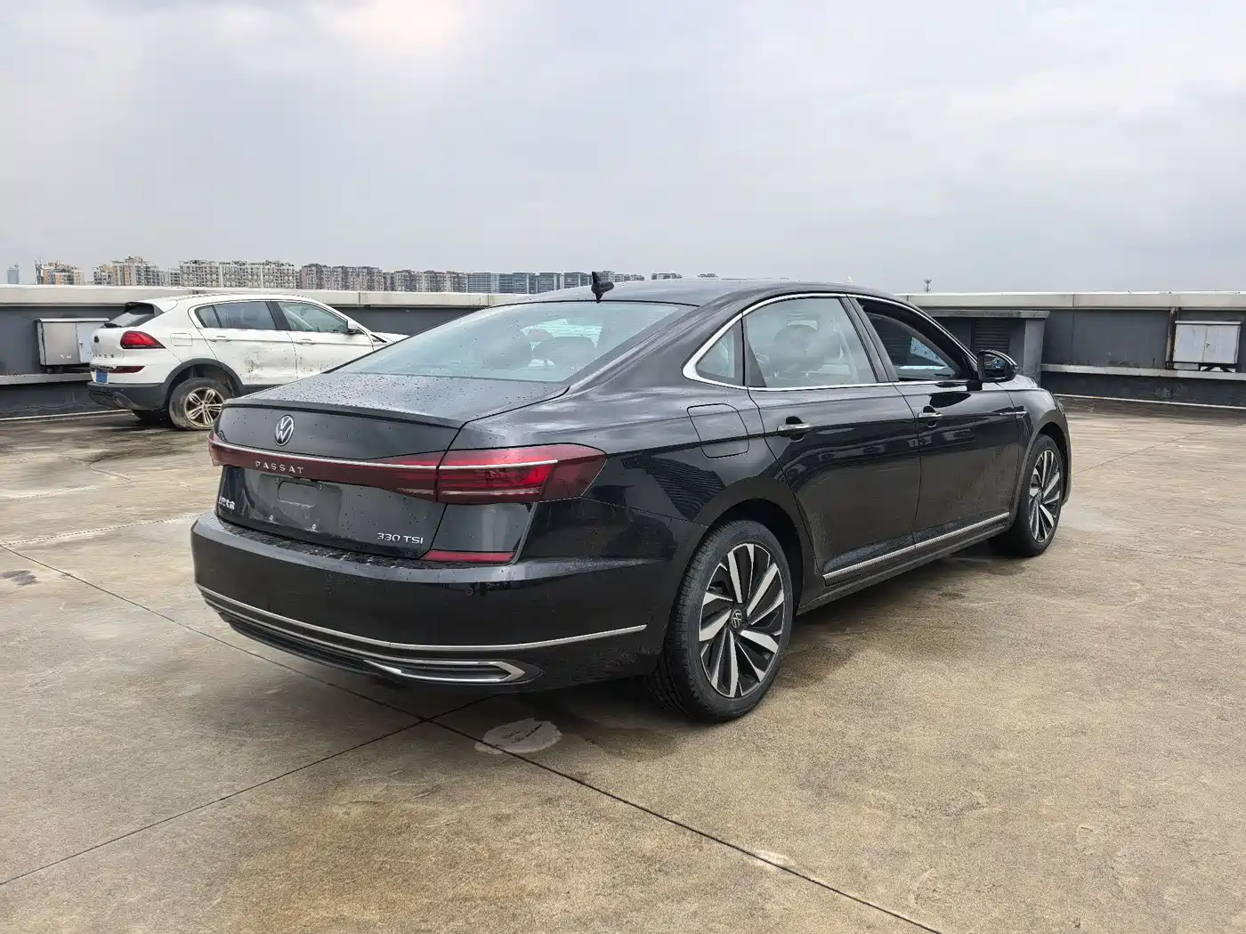 Volkswagen Passat 2022 330TSI Starlight Elite Edition фото 15