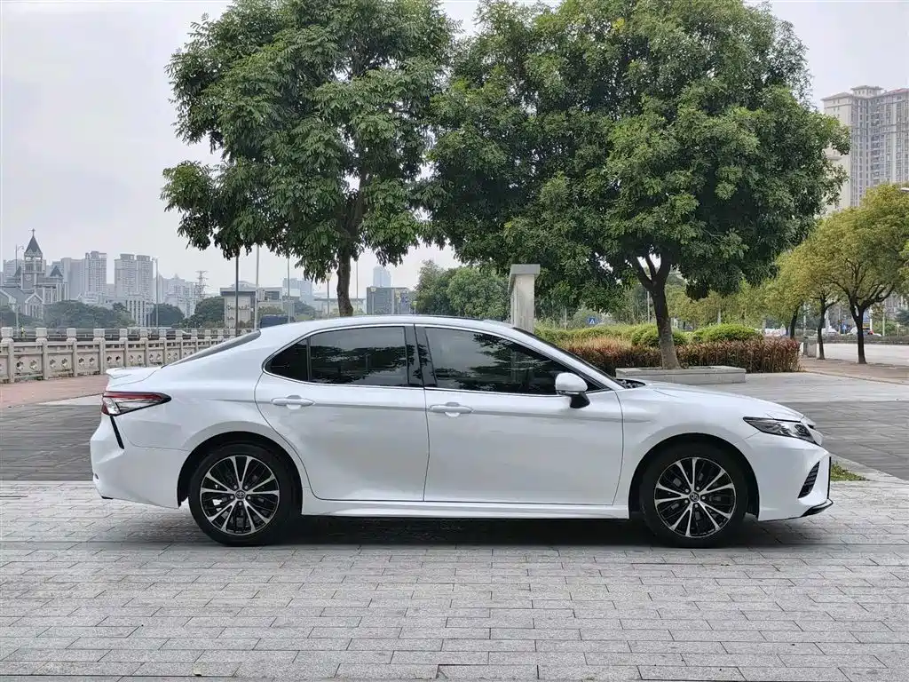 Toyota Camry 2018 2.5S Trend Edition фото 13